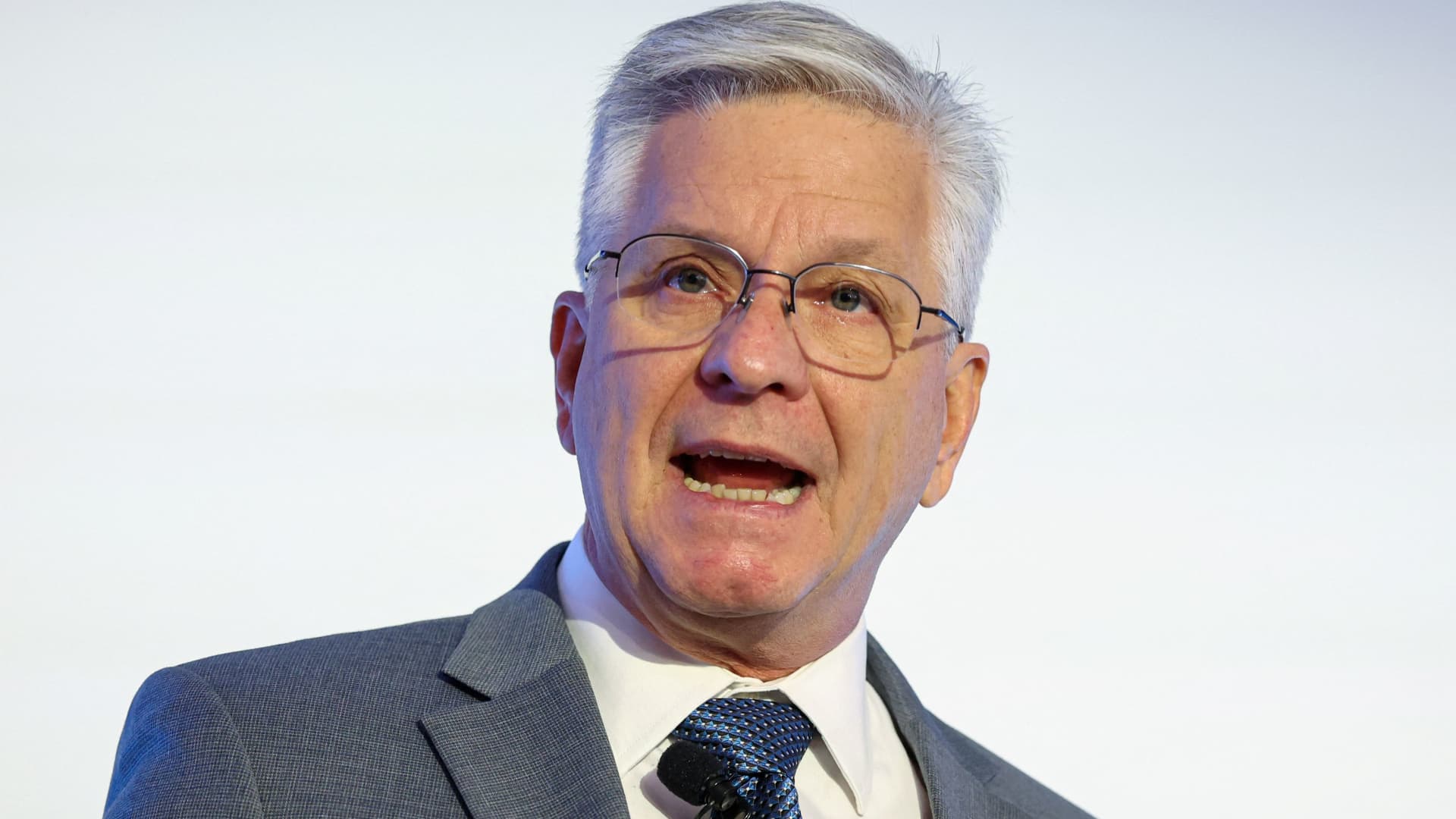 Fed governor waller campaigns for powell job while advocating Trump-favored rate cuts